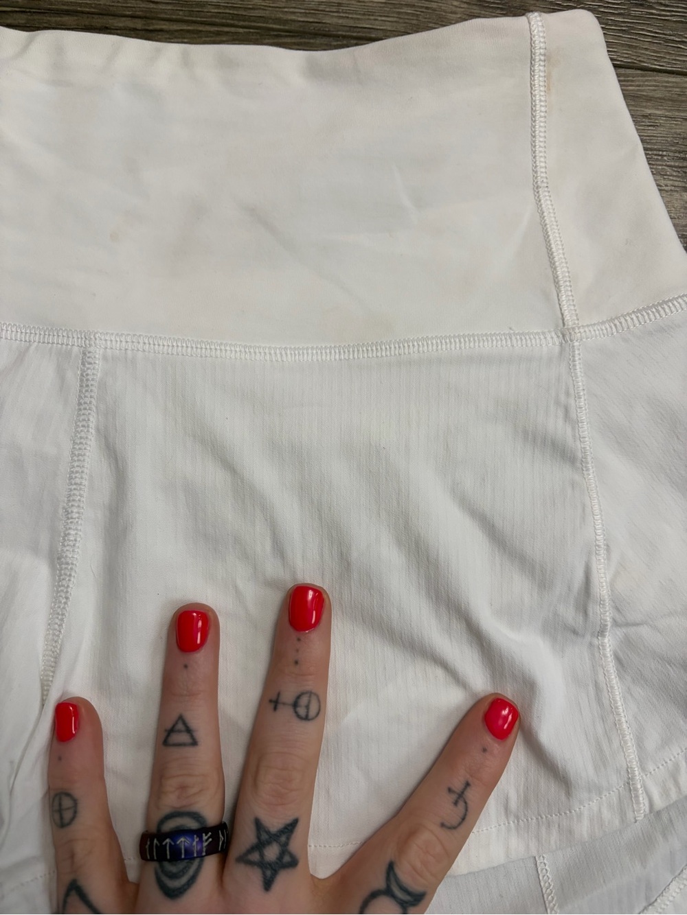 Lululemon Speed Up High-Rise Short *2.5"
(White) Size 2 - Picture 5 of 9